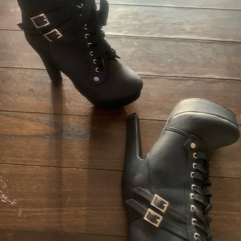 Brand New Heeled Boots Sz 7
